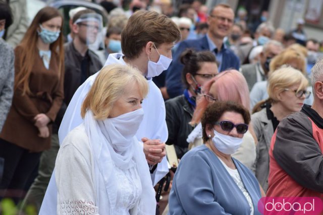 [FOTO, WIDEO] Procesja Bożego Ciała przeszła ulicami Świdnicy