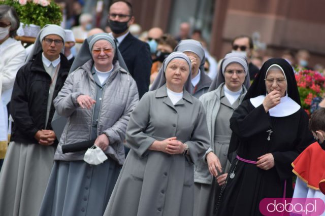 [FOTO, WIDEO] Procesja Bożego Ciała przeszła ulicami Świdnicy