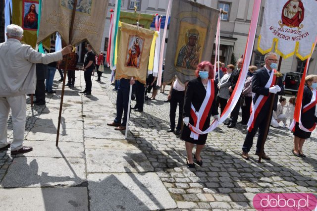 [FOTO, WIDEO] Procesja Bożego Ciała przeszła ulicami Świdnicy