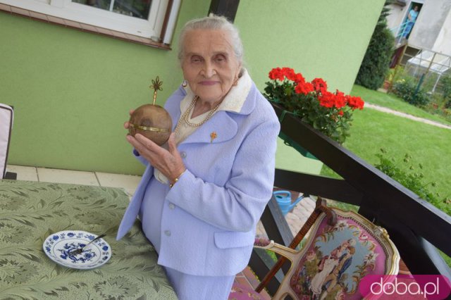 [FOTO] 200 lat dla pani Janiny- najstarszej wolontariuszki, która ruszyła na pomoc innym