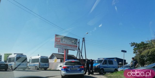 [FOTO] Policja pilnuje chorzowskich kibiców