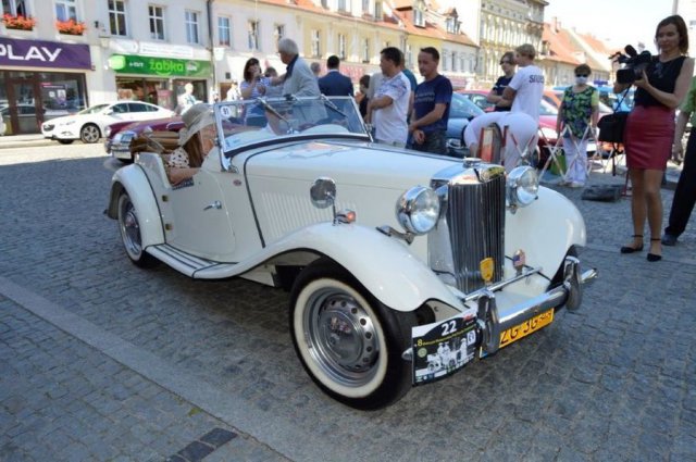 [FOTO] Zabytkowe auta opanowały rynek