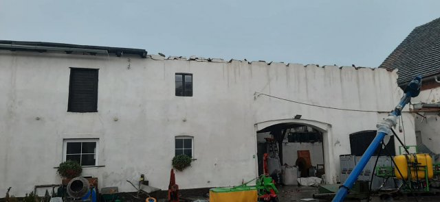 Zerwane dachy, zalane domy i piwnice, powalone drzewa- wichura nad powiatem