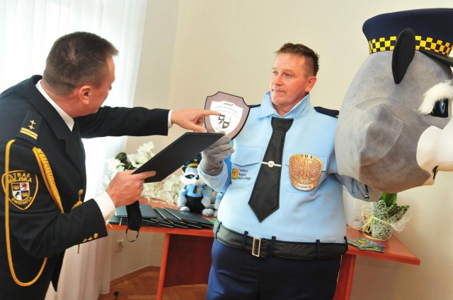 [FOTO] Święto Straży Miejskiej: awanse i nagrody wręczone