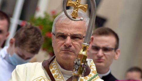Biskup zaniepokojony słabą frekwencją na lekcjach religii zwraca się z apelem do rodziców