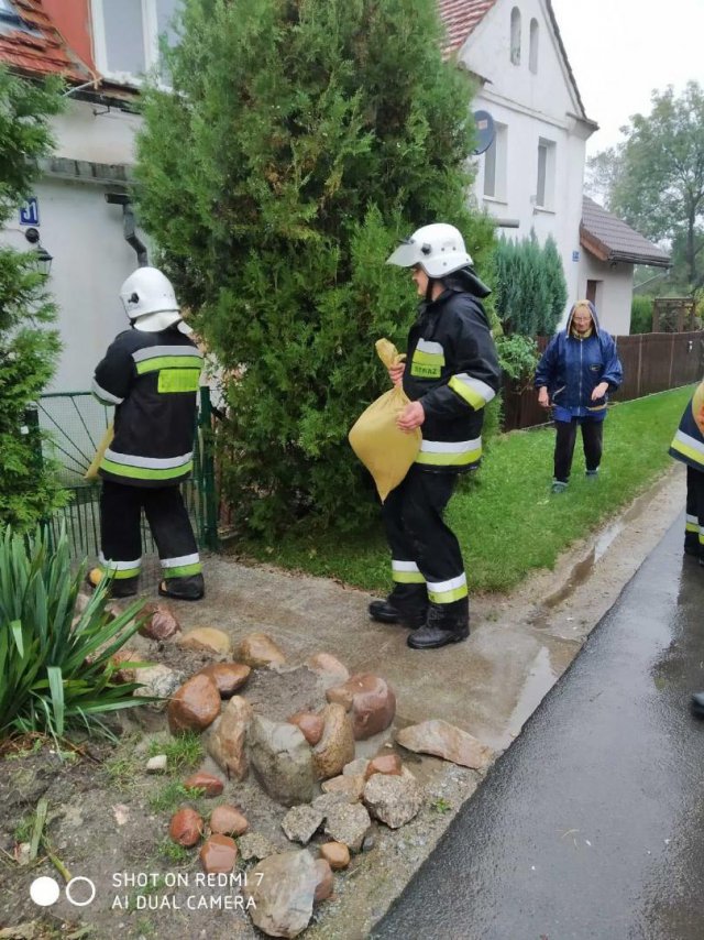 [FOTO] Zalane domy, drogi i podwórka