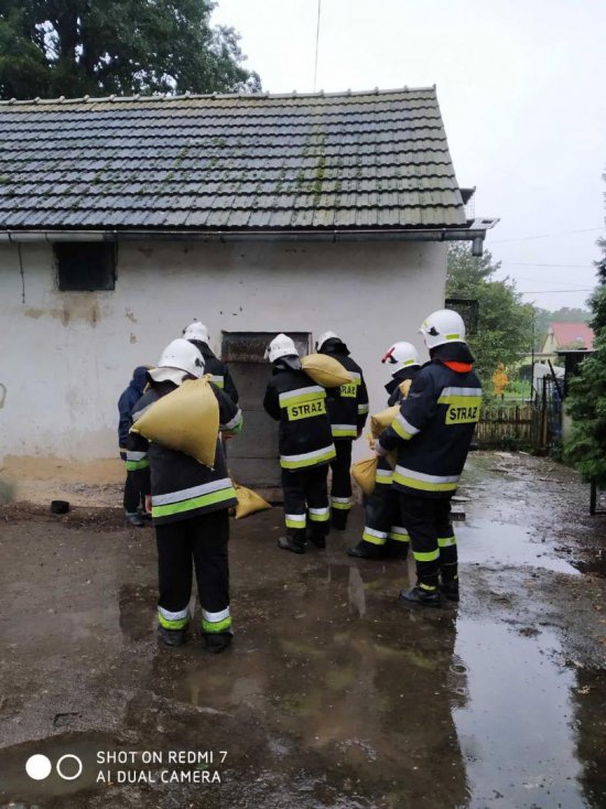 [FOTO] Zalane domy, drogi i podwórka