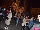[FOTO, WIDEO] Wasze kaplice, nasze macice - spacer w geście manifestacji w Świdnicy