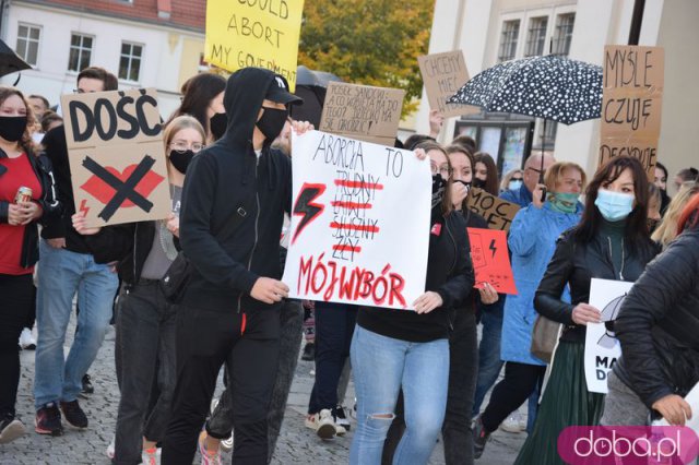 [FOTO, WIDEO] Żadna z nas nie jest za cywilizacją śmierci - manifestacja w Świebodzicach