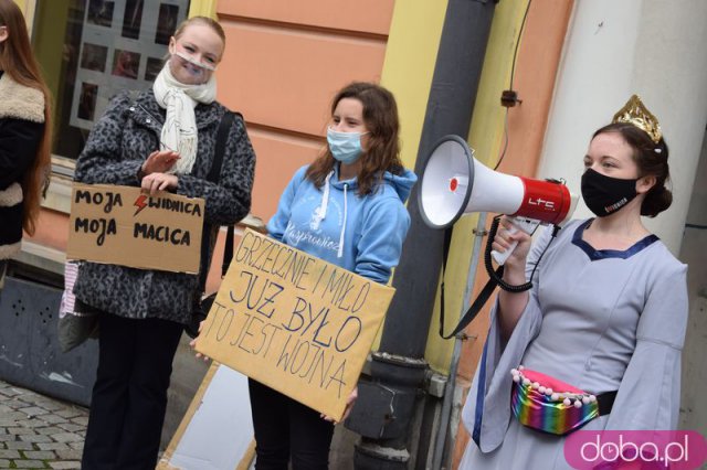 [FOTO, WIDEO] Kobiety nie składają broni