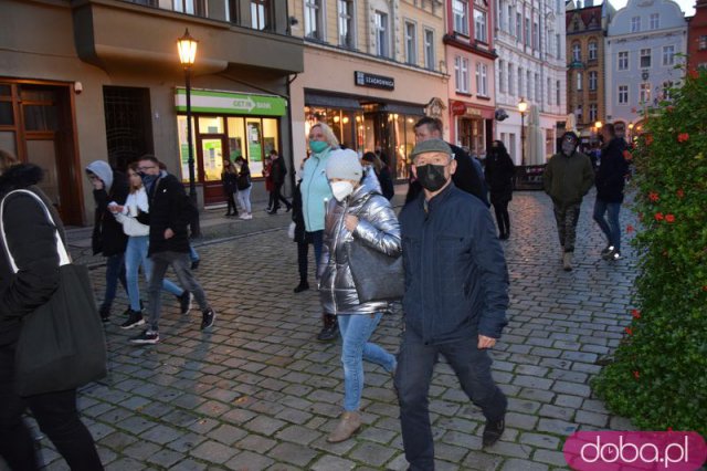 [FOTO, WIDEO] Mylicie Sejm z cyrkiem, a Polskę z lasem - manifestacja w Świdnicy