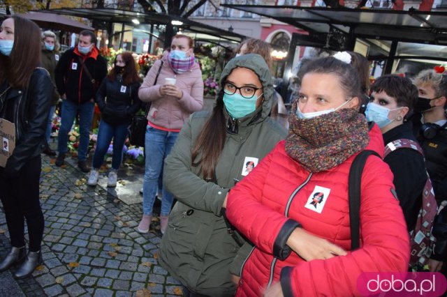 [FOTO, WIDEO] Mylicie Sejm z cyrkiem, a Polskę z lasem - manifestacja w Świdnicy