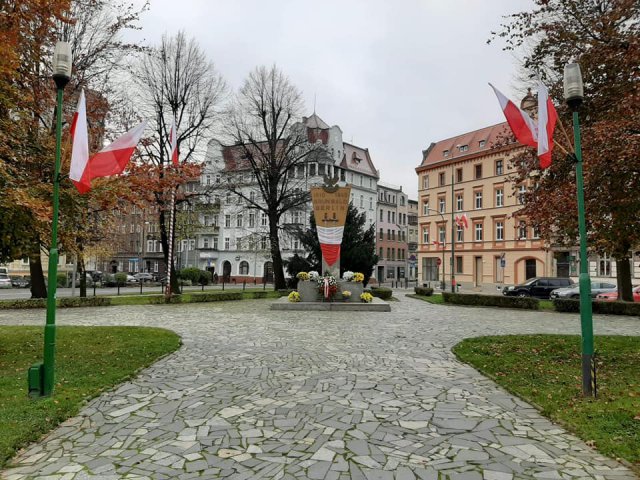 [FOTO] Skromne obchody Święta Niepodległości