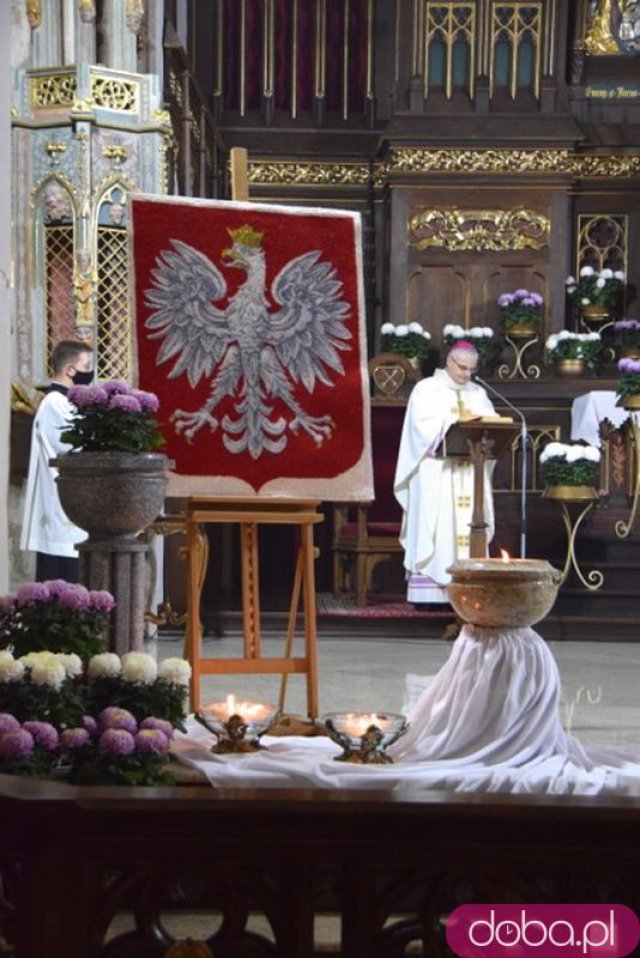 [FOTO] Skromne obchody Święta Niepodległości