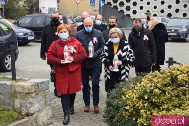 [FOTO] Skromne obchody Święta Niepodległości