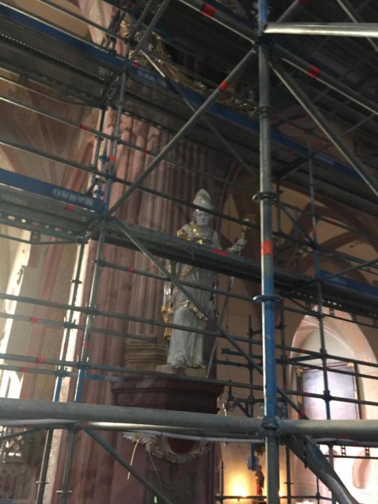 Odrestaurowane zabytkowe figury świętych wracają do Katedry