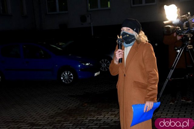 [FOTO, WIDEO] Kolędowali pod szpitalem: dla pacjentów i personelu