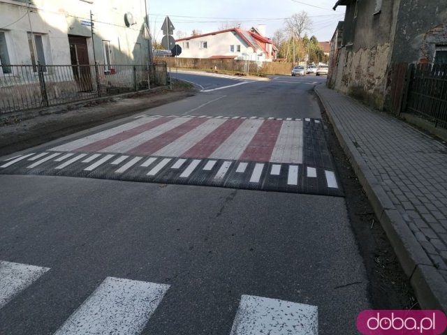 [FOTO] Ma być bezpieczniej w pobliżu skrzyżowania w Witoszowie Dolnym