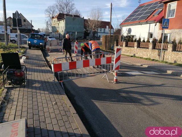 [FOTO] Ma być bezpieczniej w pobliżu skrzyżowania w Witoszowie Dolnym