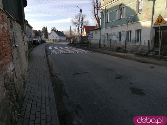[FOTO] Ma być bezpieczniej w pobliżu skrzyżowania w Witoszowie Dolnym