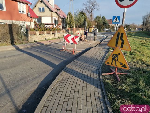 [FOTO] Ma być bezpieczniej w pobliżu skrzyżowania w Witoszowie Dolnym