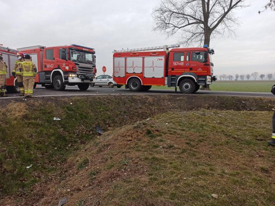 [FOTO] Zderzenia osobówki z samochodem ciężarowym