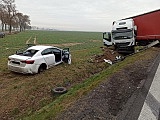 [FOTO] Zderzenia osobówki z samochodem ciężarowym