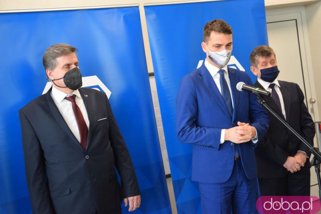 [FOTO] Dworzec w Imbramowicach odzyskał blask