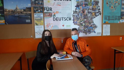 Uczennice Liceum Skłodowskiej czytają i piszą po niemiecku 