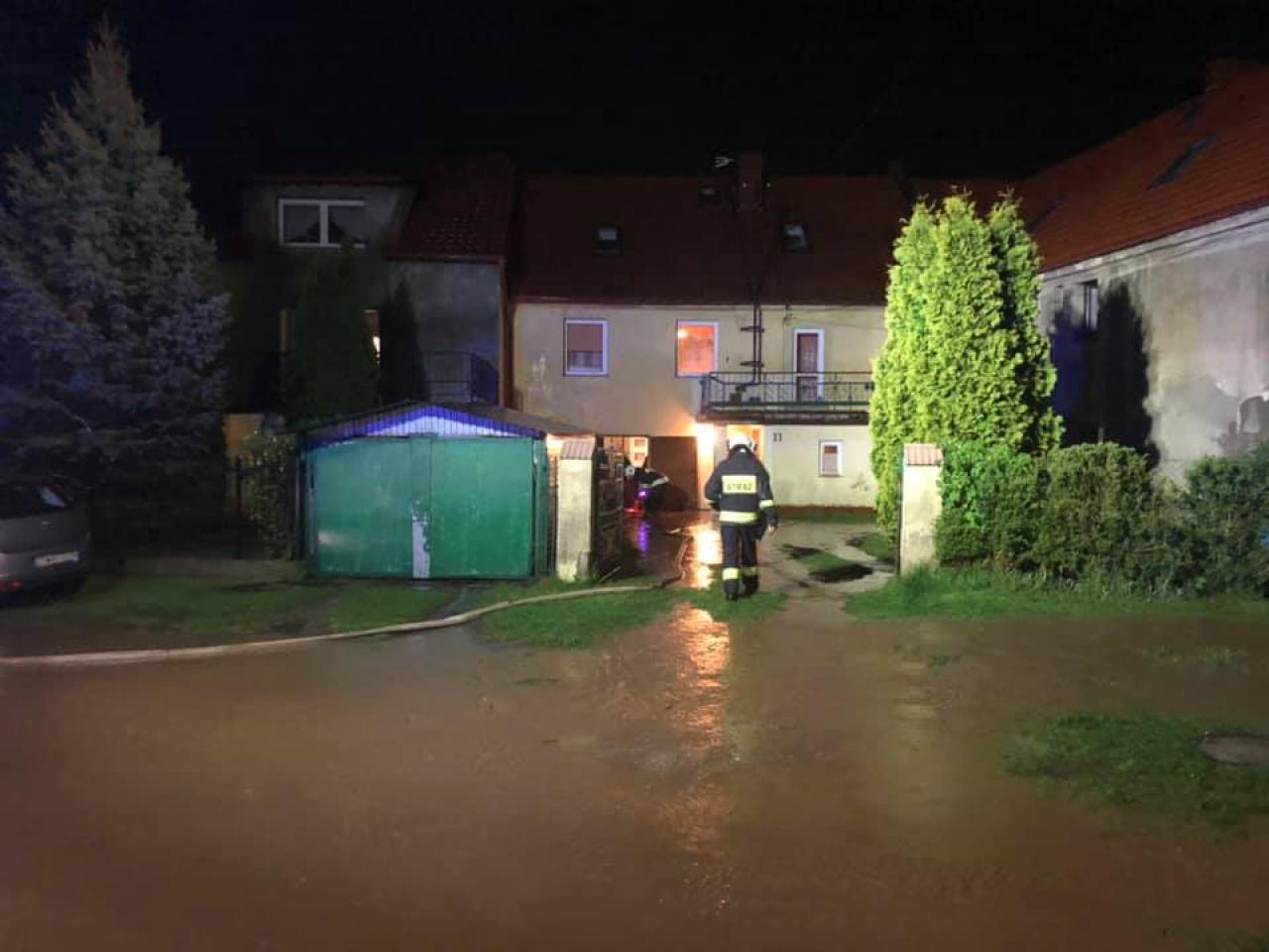 Bilans nawałnicy: alarm przeciwpowodziowy w gm. Marcinowice, zalane ulice