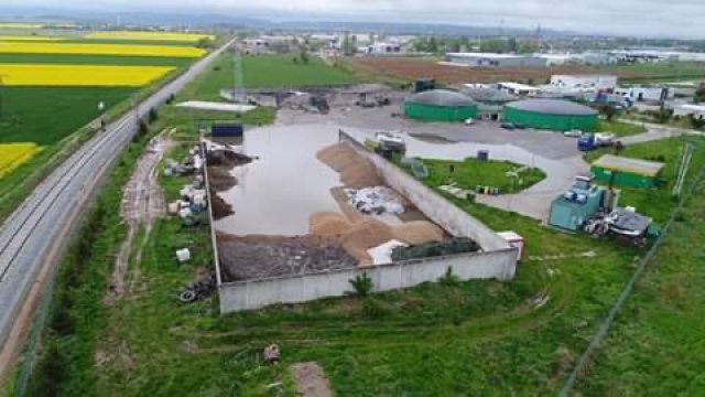 [FOTO] Deszcz zalał teren biogazowni. Mieszkańcy domagają się natychmiastowej reakcji