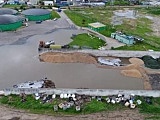 [FOTO] Deszcz zalał teren biogazowni. Mieszkańcy domagają się natychmiastowej reakcji