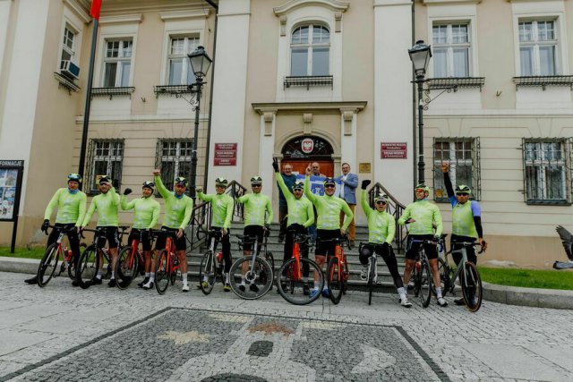 [FOTO] W szczytnym celu. Ze Świebodzic na Hel: 620 km na rowerach, w 19 godzin