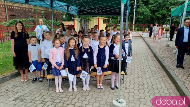 [FOTO] Szkoła w Marcinowicach z imieniem i sztandarem