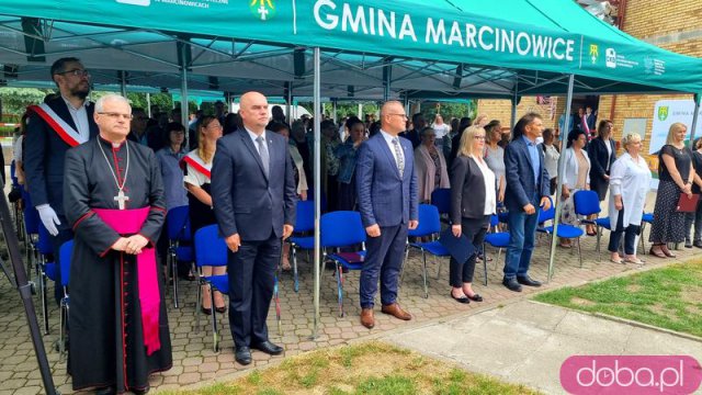 [FOTO] Szkoła w Marcinowicach z imieniem i sztandarem