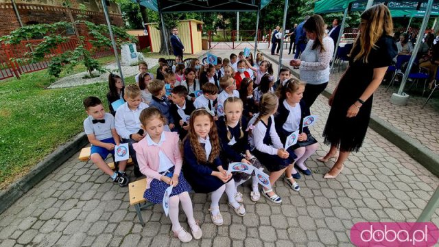 [FOTO] Szkoła w Marcinowicach z imieniem i sztandarem