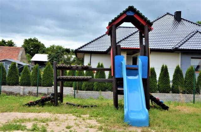 Nowe urządzenia na placach zabaw w gminie Żarów