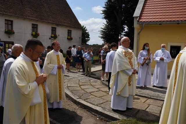 [FOTO] Ks. B. Kałuża w gronie upamiętnionych od średniowiecza katolickich duchownych 