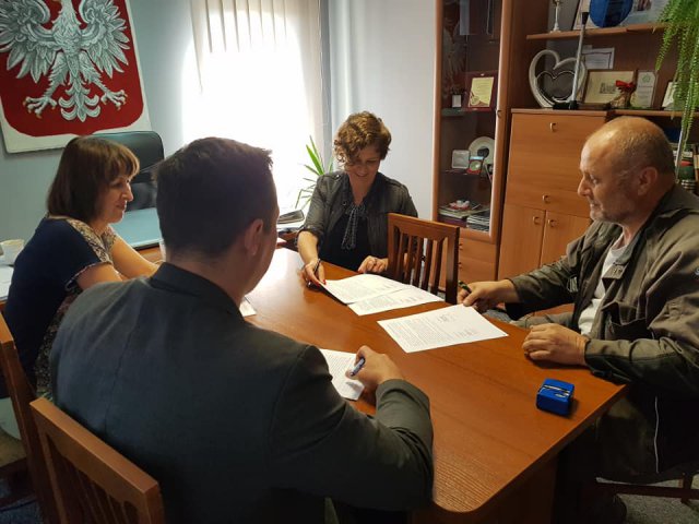 Podpisano umowę z wykonawcą prac w świetlicy wiejskiej w Rudnicy