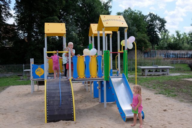 [FOTO] Plac zabaw w Pastuchowie oficjalnie otwarty