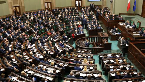 Sejm zajmuje się lex anty-TVN. Kto z posłów okręgu wałbrzyskiego zagłosował za wprowadzeniem projektu pod obrady?