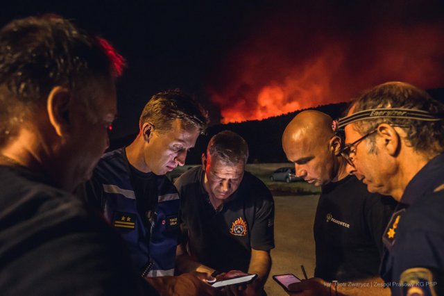 [FOTO] Świdniccy strażacy walczą z ogniem w okolicach Aten