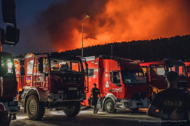 [FOTO] Świdniccy strażacy walczą z ogniem w okolicach Aten