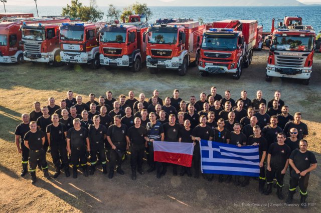 [FOTO] Świdniccy strażacy walczą z ogniem w okolicach Aten