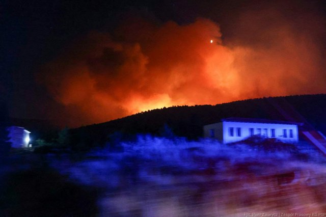 [FOTO] Świdniccy strażacy walczą z ogniem w okolicach Aten