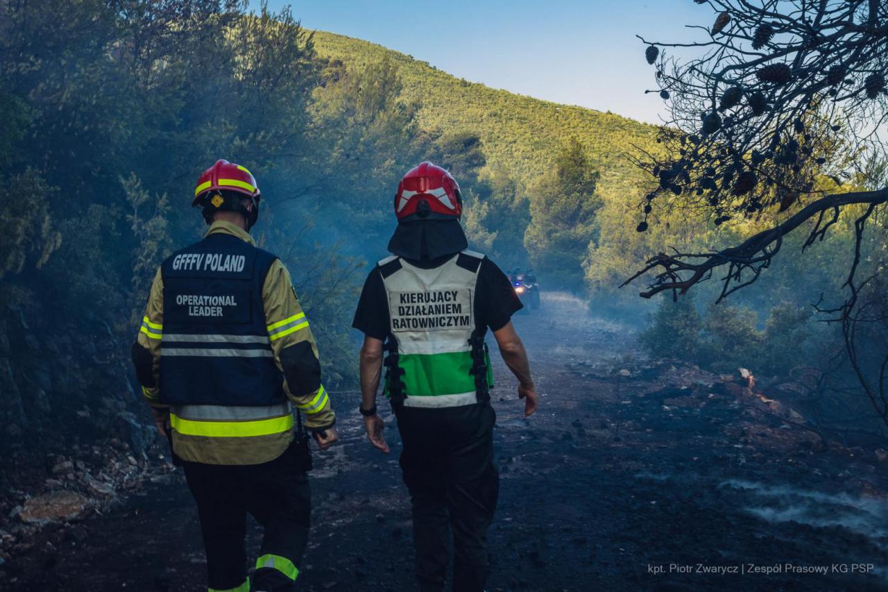 [FOTO] Świdniccy strażacy walczą z ogniem w okolicach Aten