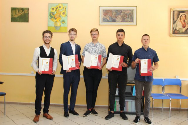 [FOTO] Nagrody Starosty Świdnickiego dla najzdolniejszych uczniów powiatu