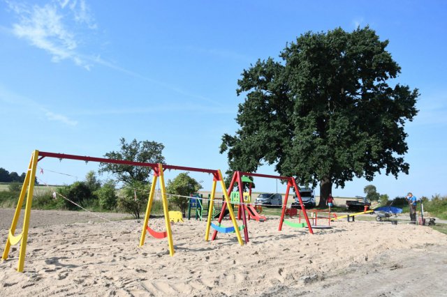 [FOTO] Place zabaw w gminie Marcinowice nabierają kształtów i kolorów