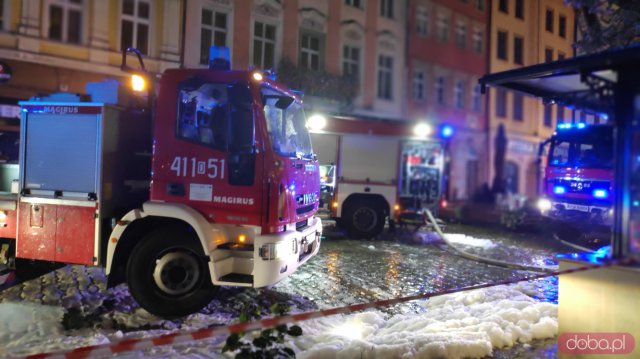 [WIDEO, FOTO] Pożar kamienicy na świdnickim rynku!