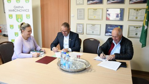 Podpisano umowę na remont drogi gminnej w Chwałkowie